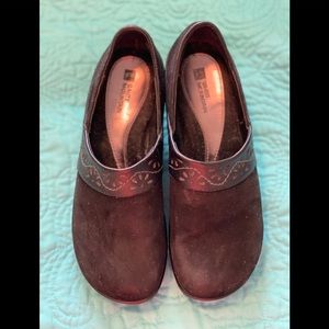 White Mountain Nubuck Shoes